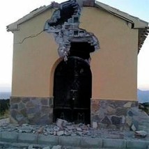 Efecto del rayo sobre una ermita moderna